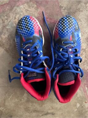 Under Armour Kids Blue and Red Star-Print football cleats